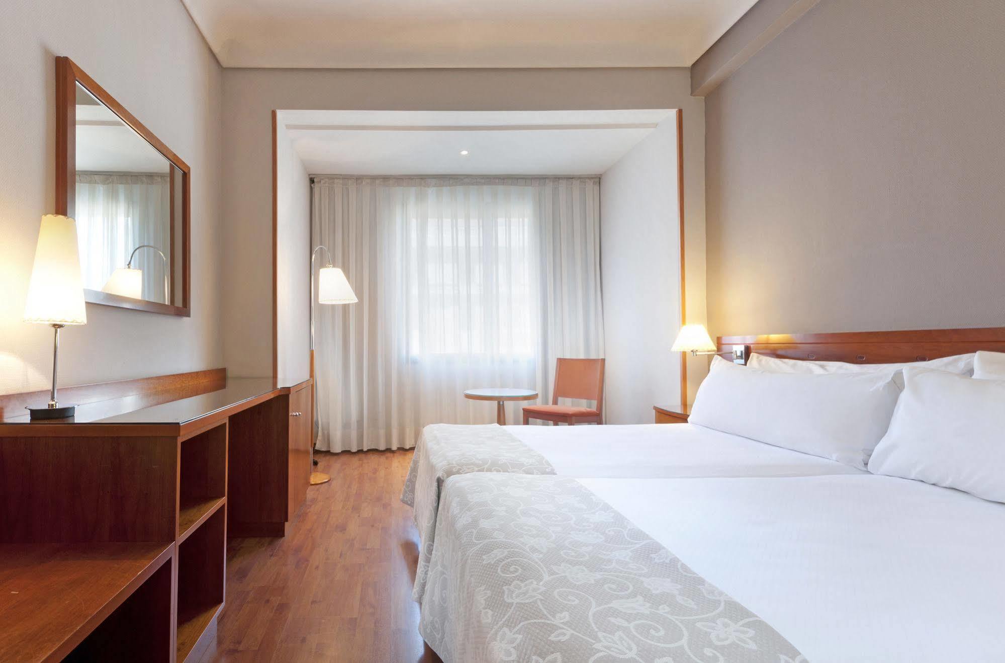 Hotel Madrid Centro, Affiliated By Melia Exterior photo